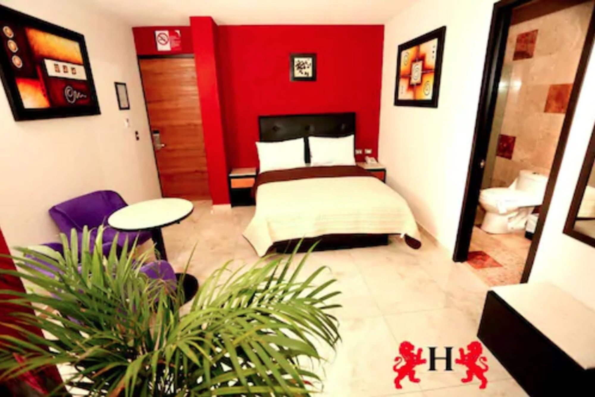 Hotel Leones ปวยบลา ภายนอก รูปภาพ