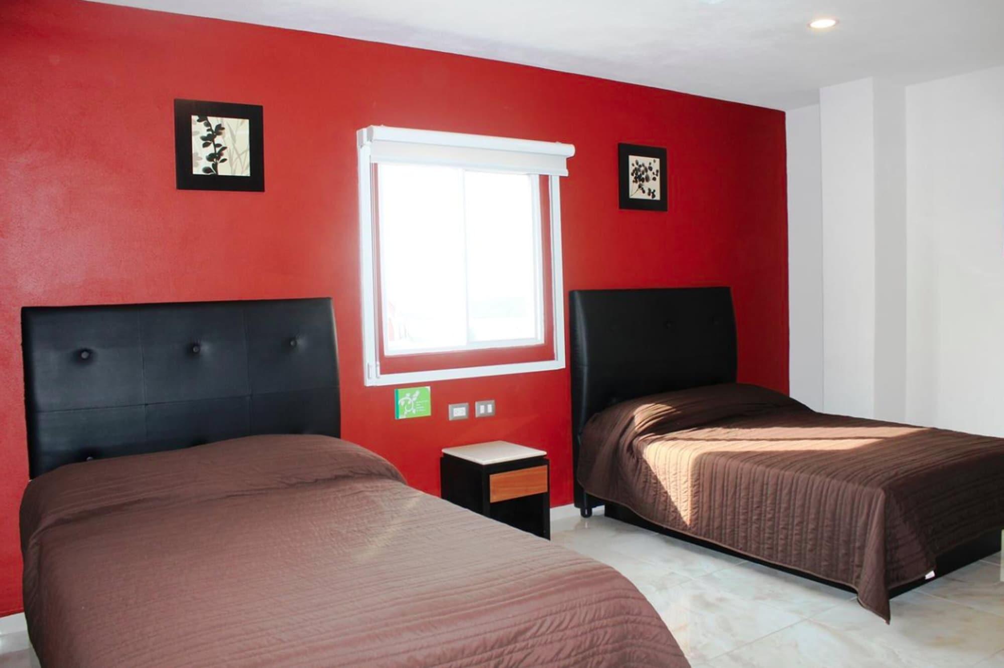 Hotel Leones ปวยบลา ภายนอก รูปภาพ