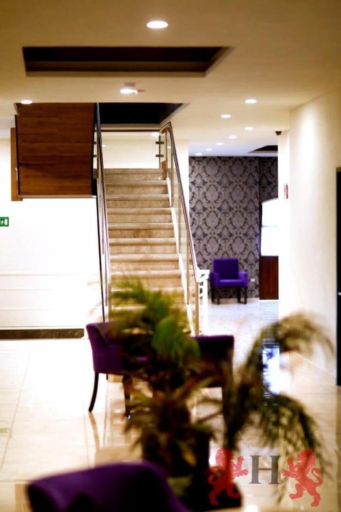 Hotel Leones ปวยบลา ภายนอก รูปภาพ