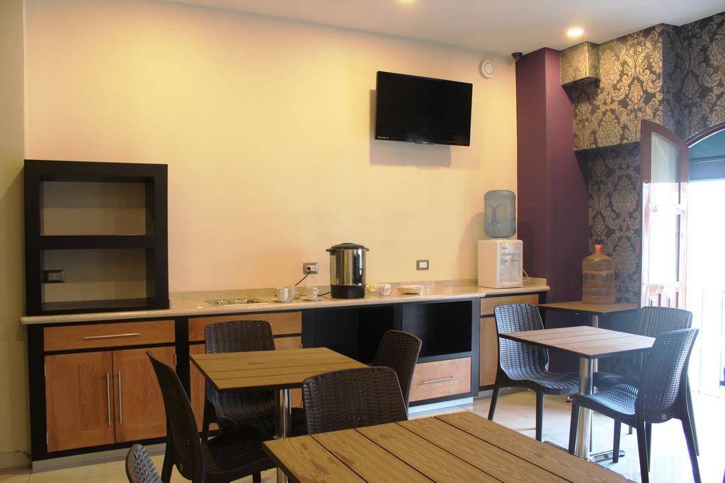 Hotel Leones ปวยบลา ภายนอก รูปภาพ
